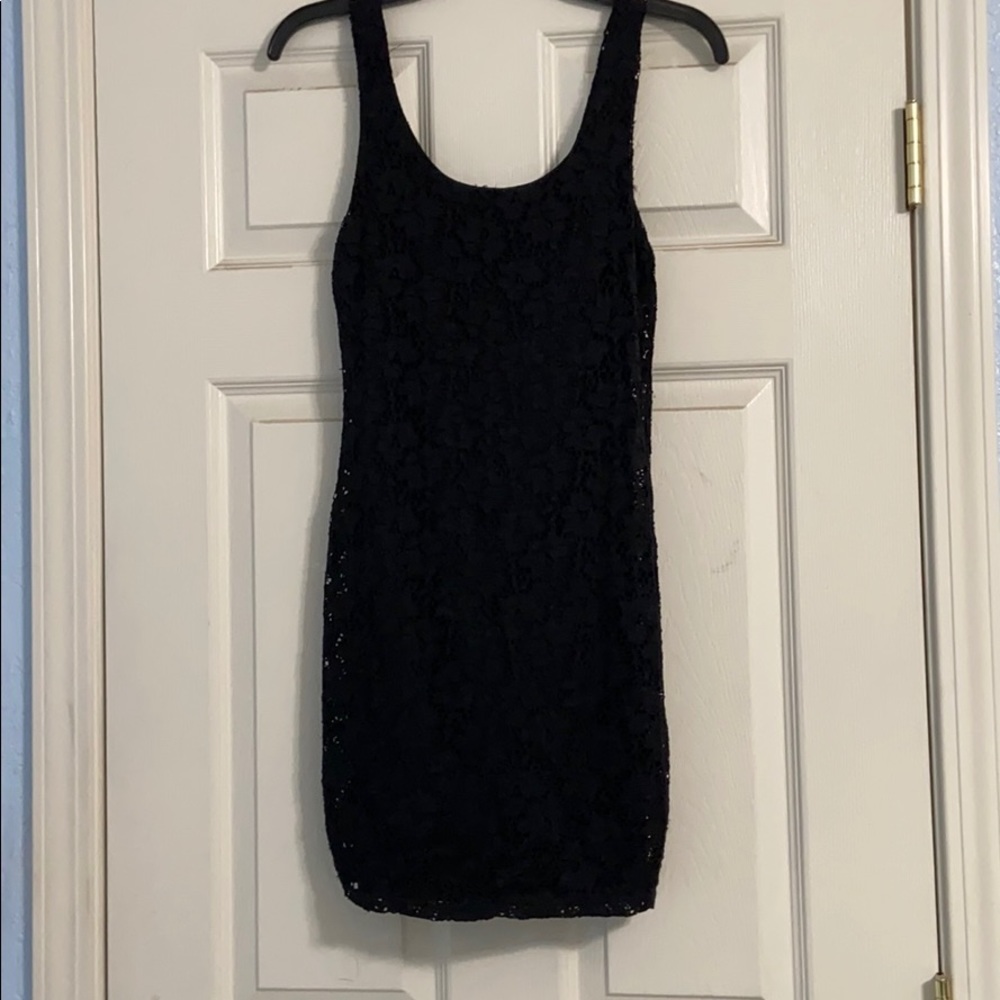 Black lace overlay fitted sleeveless dress